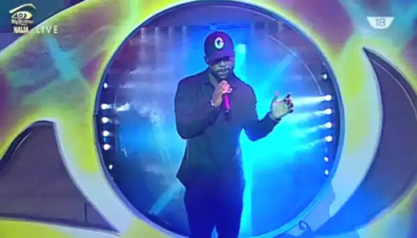 VIDEO: Iyanya Performs “Hold On” at #BBNaija Live Eviction Show
